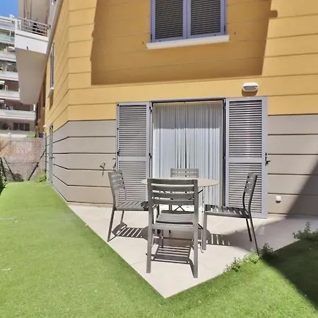 Beautiful Flat With Sunny Garden In Heart Of Le Port *