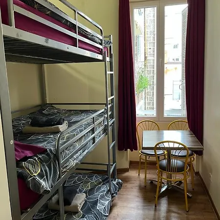 Lyonnais Hostal