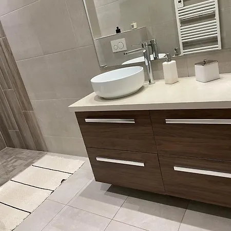 A 1 Min De La Apartment