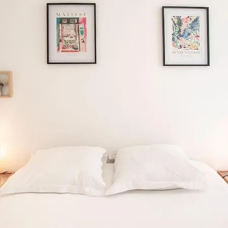 #21 2 Bdr Balconies 10 Mins Walk To Sea 5mins To Tram * Nice