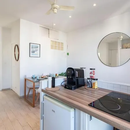 #21 2 Bdr Balconies 10 Mins Walk To Sea 5mins To Tram Apartment *