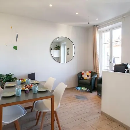 Apartment #21 2 Bdr Balconies 10 Mins Walk To Sea 5mins To Tram *