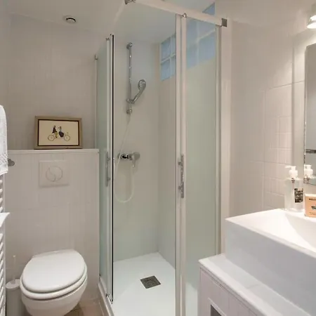 #21 2 Bdr Balconies 10 Mins Walk To Sea 5mins To Tram Nice
