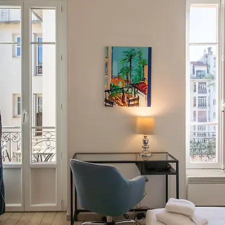 #21 2 Bdr Balconies 10 Mins Walk To Sea 5mins To Tram * Nice