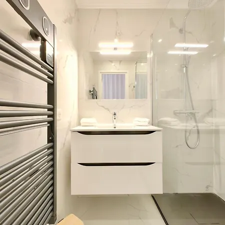 Royal Lux Seaview By Guys Apartment *