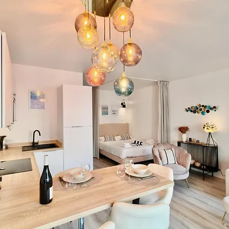 Apartment Royal Lux Seaview By Guys