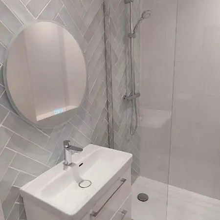 Apartment Bas Cimiez- Coquet F1, Climatisee, Parking Nice