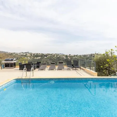 Spacieuse Nicoise Au Calme Avec Piscine Villa