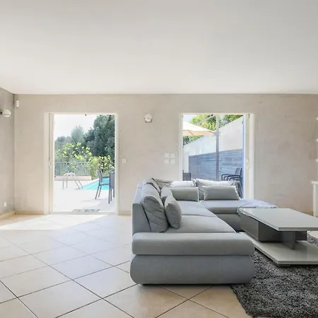 Spacieuse Nicoise Au Calme Avec Piscine Villa Nice