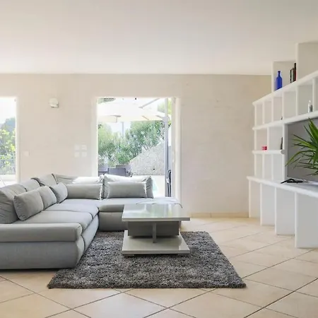 Villa Spacieuse Nicoise Au Calme Avec Piscine