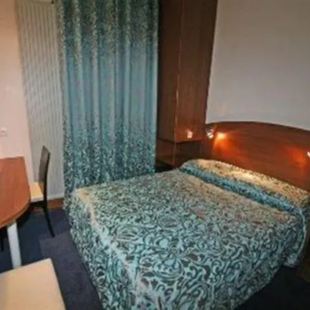 Hostel Ozz *