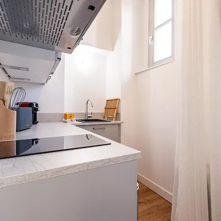 Charming Center 104 Apartment