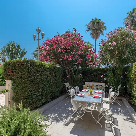 Promenade Des 2 Bdr Large Terrace Apartment