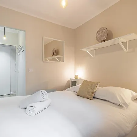 Lovely 1 Bdr Port Area Nice