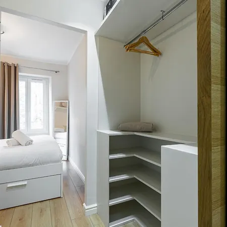 Lovely 1 Bdr Port Area Apartment