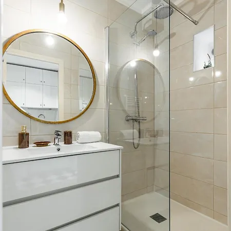 Lovely 1 Bdr Port Area Nice