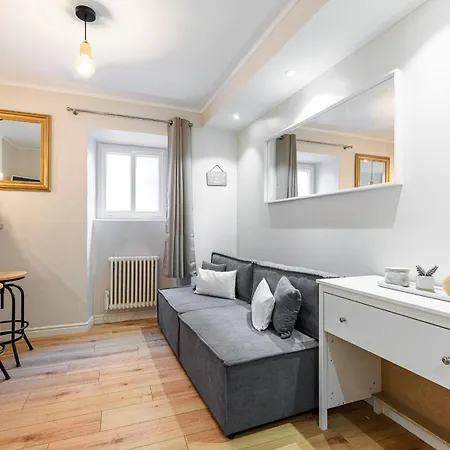 Lovely 1 Bdr Port Area Nice