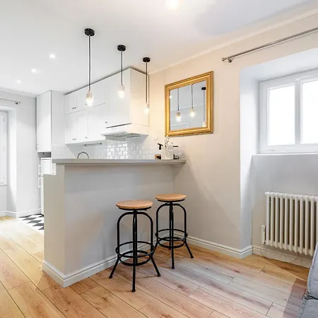 Lovely 1 Bdr Port Area Apartment