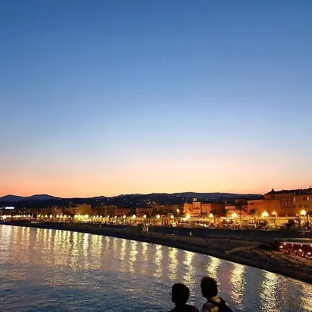 Studio T1 Centre - Ideal Couple & Amis - Confort - Wifi - Calme - Climatisation - Coin Terrasse Apartment *