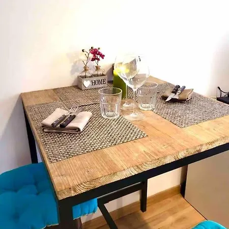 Studio T1 Centre - Ideal Couple & Amis - Confort - Wifi - Calme - Climatisation - Coin Terrasse Apartment *