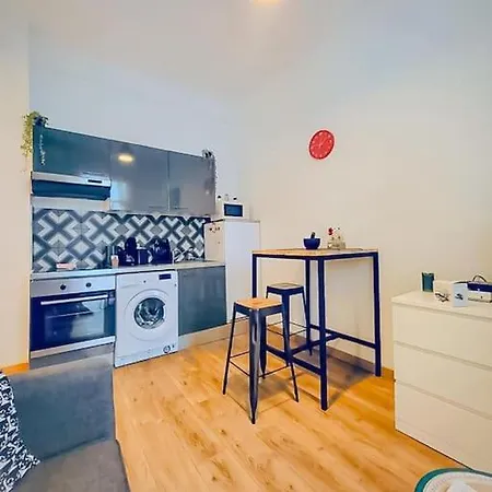 Studio T1 Centre - Ideal Couple & Amis - Confort - Wifi - Calme - Climatisation - Coin Terrasse Apartment Nice