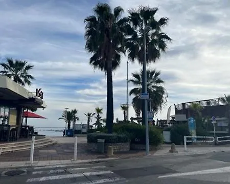 En Bord De Avec Piscine - Jusqu'a 6 Personnes Nicea
