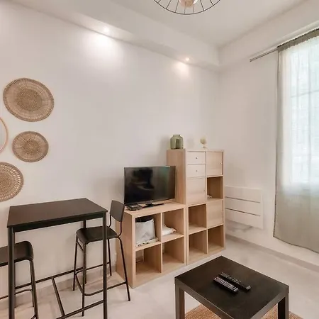 Superbe Studio A 2 Min A Pied Du Port Nice