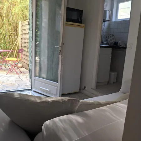 Apartment Dans Nicoise Calme Nice