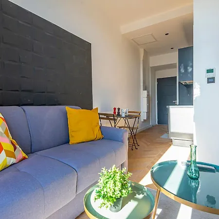 Apartment 304 B Charming 2 Refurbished Super