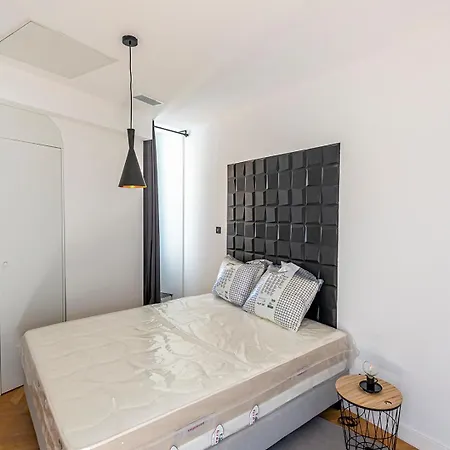 Apartment 304 B Charming 2 Refurbished Super