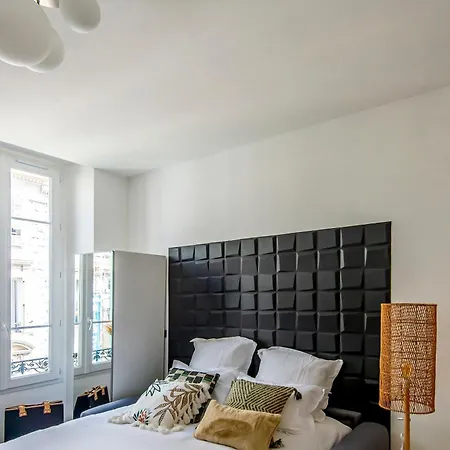302b Beautiful Refurbished Downtown / Ac Apartment *