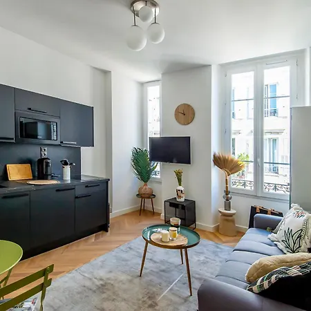 Apartment 302b Beautiful Refurbished Downtown / Ac *