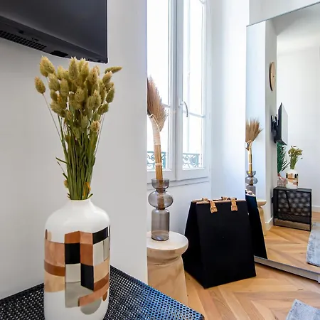 302b Beautiful Refurbished Downtown / Ac Apartment Nice