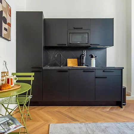 302b Beautiful Refurbished Downtown / Ac Apartment *