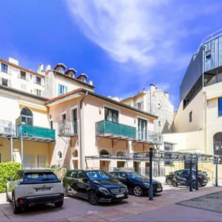 Magnifique Duplex Type Loft Apartment *