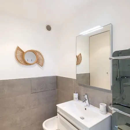 Apartment Joffre 2-4 - Bright Central 1 Bedroom Near Massena