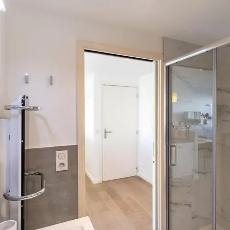 Apartment Joffre 2-4 - Bright Central 1 Bedroom Near Massena