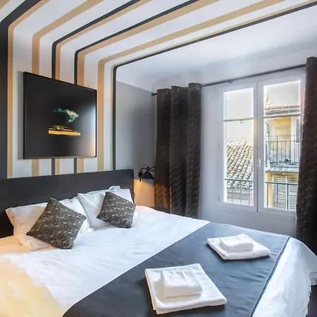 Apartment #39 Old Town 3 Bdr Ac Balcony 5mins Walk To Sea *