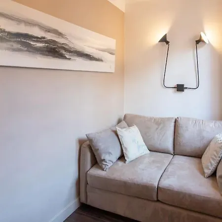 Apartment #39 Old Town 3 Bdr Ac Balcony 5mins Walk To Sea *
