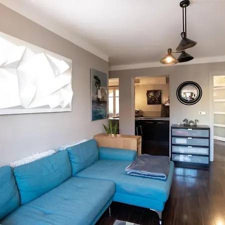 #39 Old Town 3 Bdr Ac Balcony 5mins Walk To Sea Nice