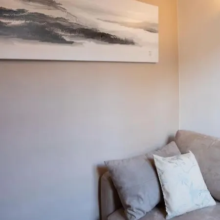 #39 Old Town 3 Bdr Ac Balcony 5mins Walk To Sea *