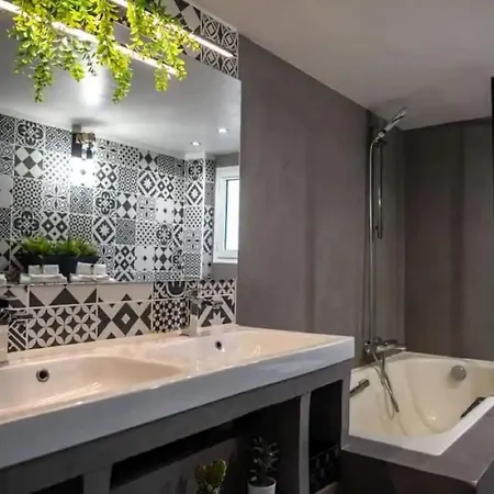 Avec Mezzanine Apartment *