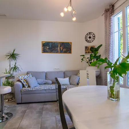 Apartment Dans Maison De Avec Jardin