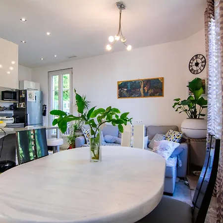 Apartment Dans Maison De Avec Jardin
