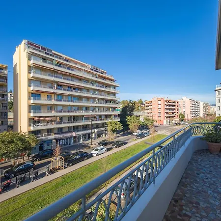 Family Sea View Apartment
