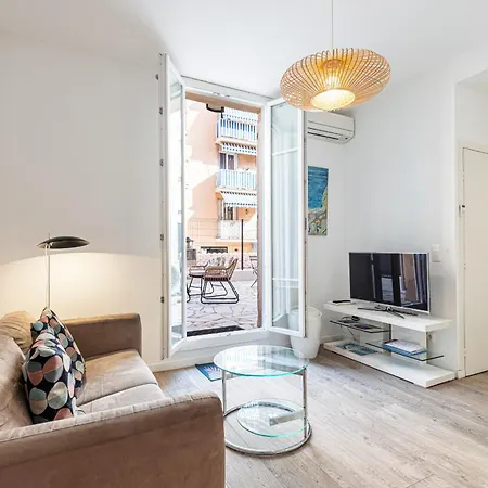 Large Terrace 1 Bdr Near Garibaldi Square Apartment