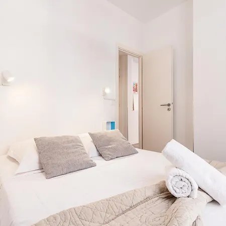 Apartment Large Terrace 1 Bdr Near Garibaldi Square