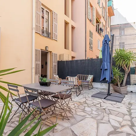 Large Terrace 1 Bdr Near Garibaldi Square Apartment