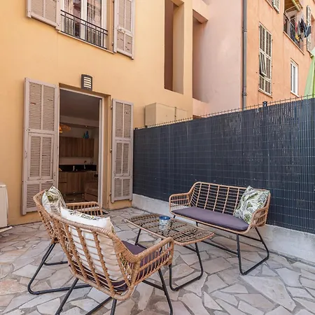 Large Terrace 1 Bdr Near Garibaldi Square
