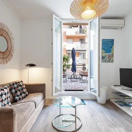 Large Terrace 1 Bdr Near Garibaldi Square Apartment *